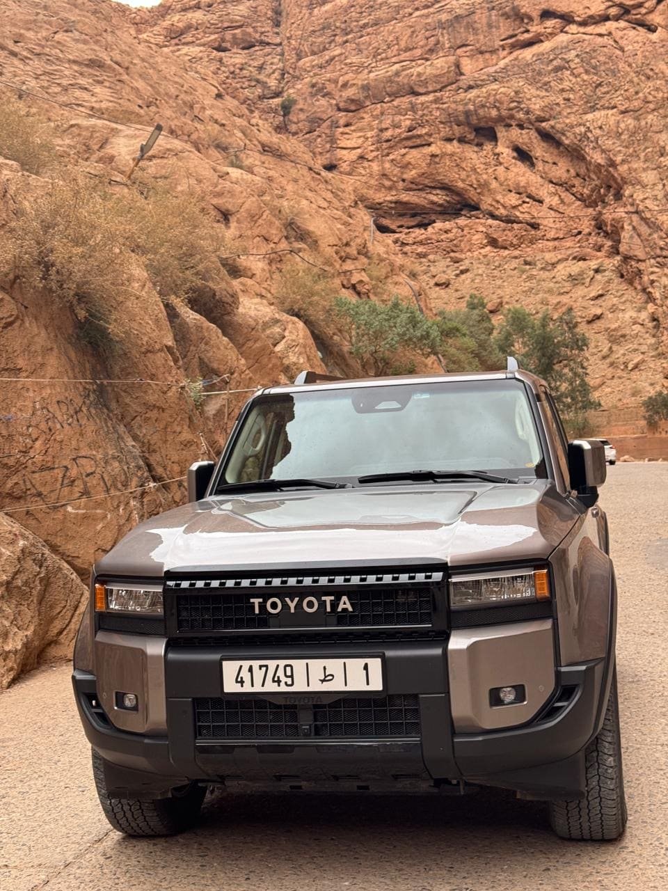 Land Cruiser in the Todra gorge