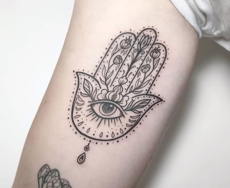 Hand of Fatima & Hamsa: Symbolism in Morocco